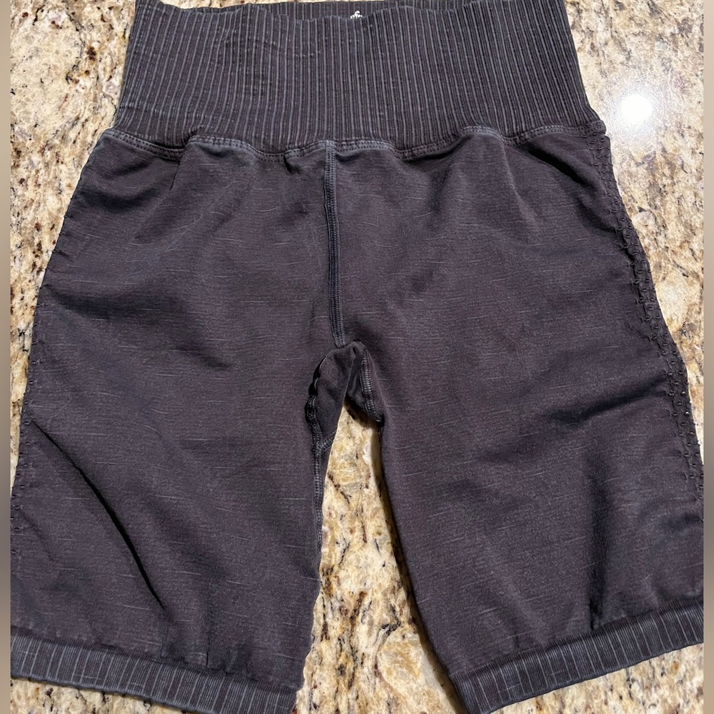 💗GET 20% OFF💗 NWOT Free People Movement Good Karma Bike Shorts - Washed Black - Picture 4 of 9